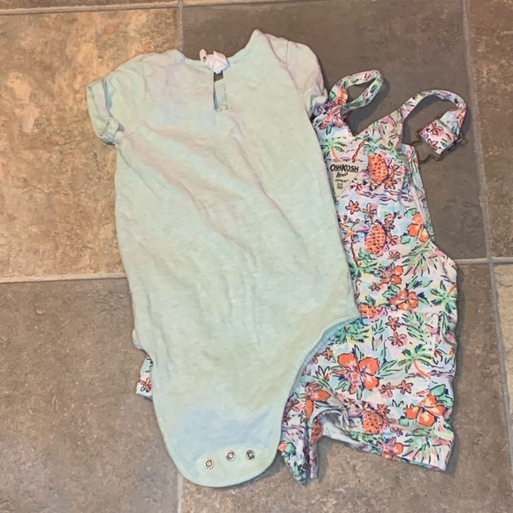 Oshkosh B’gosh Shortalls and Onesie Set - Picture 4 of 7
